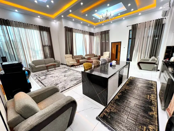 ویلا سه خوابه استخردار آبگرم باغ بید مجنون - پذیرایی 