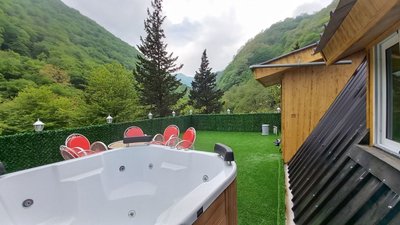 کلبه کلبه چوبی سوئیسی جنگلی آرش