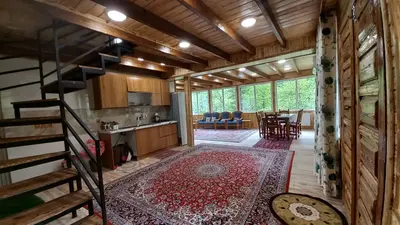 کلبه کلبه چوبی سوئیسی جنگلی آرش