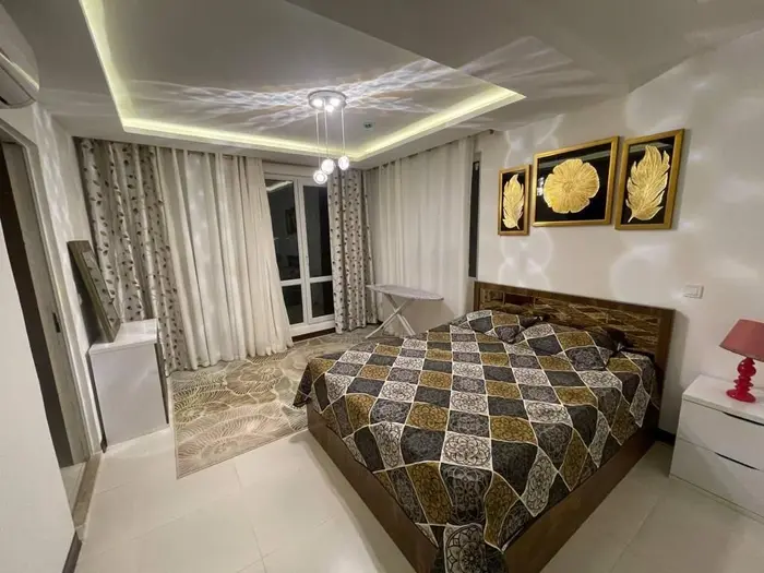 آپارتمان دوخوابه ساحلی دهکده کاج - اتاق ۱ مستر 