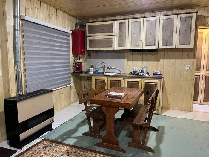 کلبه فلت چوبی نوشا - فضای کلی و آشپزخانه