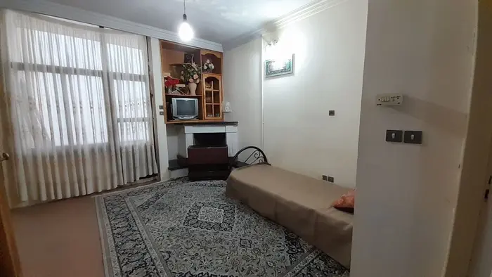 آپارتمان دوخوابه حنایی