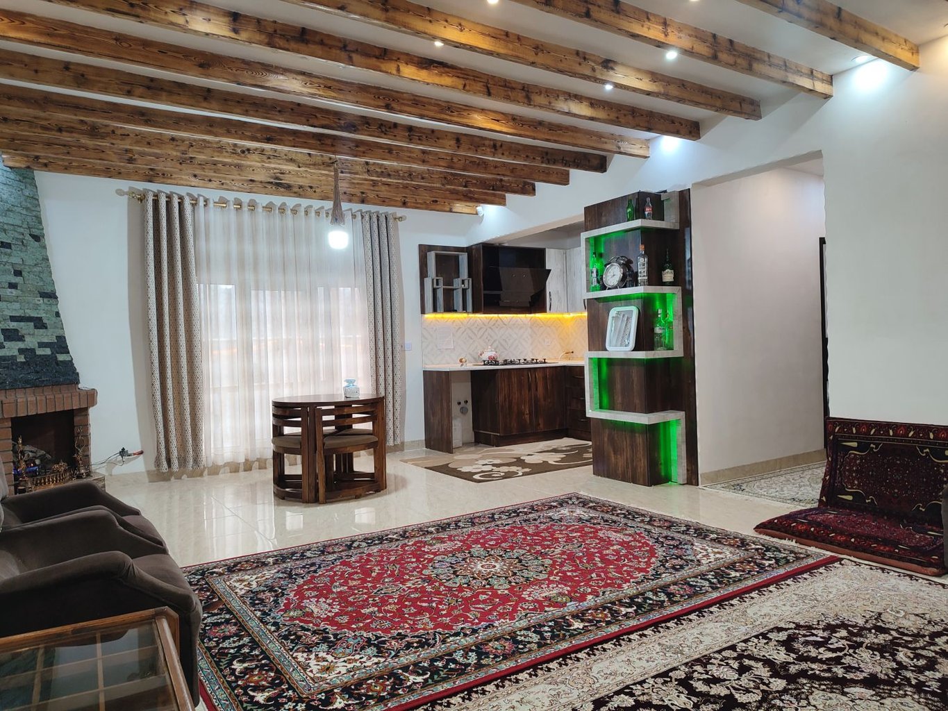 ویلا دوخوابه استخردار آبگرم حق بین