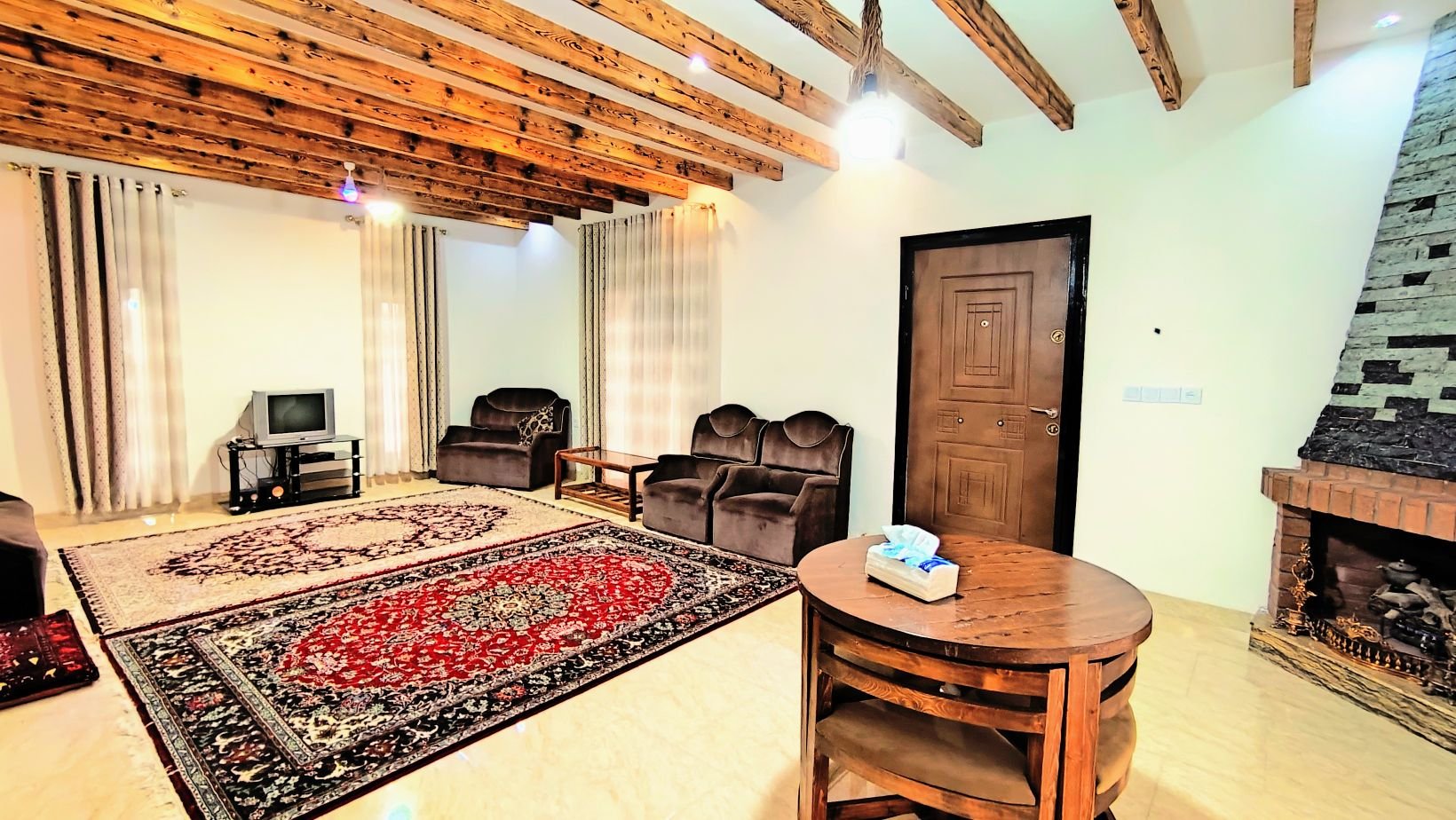 ویلا دوخوابه استخردار آبگرم حق بین