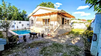 ویلا دوخوابه استخردار آبگرم حق بین