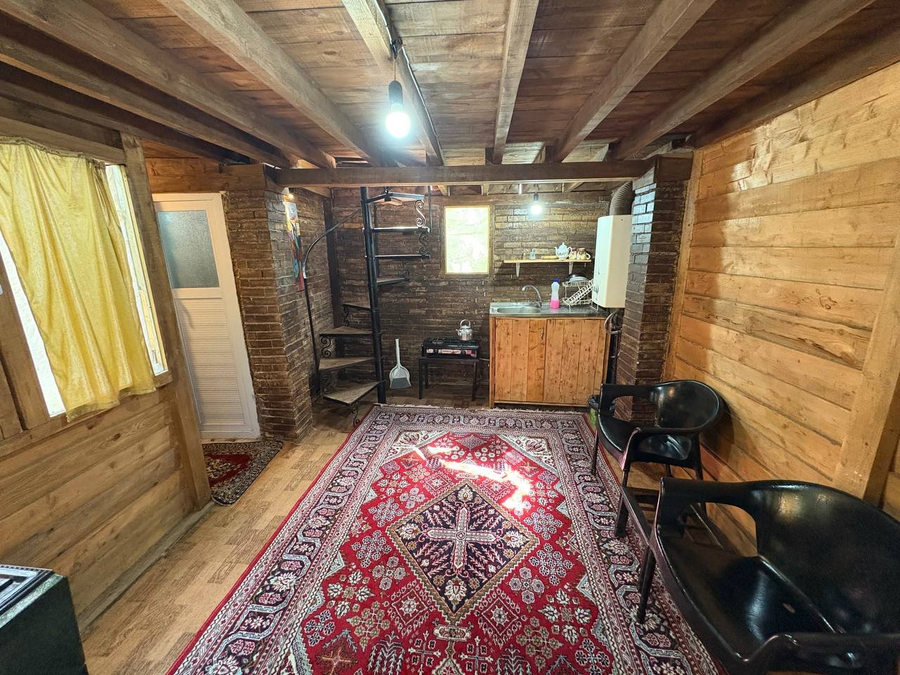 کلبه یک خوابه چوبی لوکا