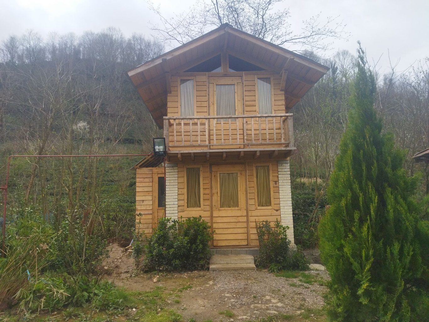 کلبه یک خوابه چوبی لوکا