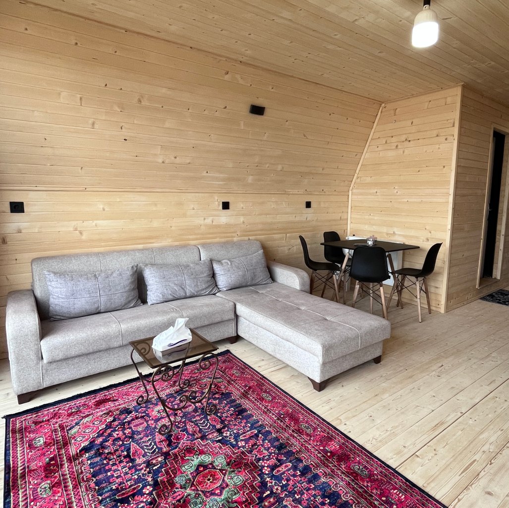 کلبه یک خوابه سوئیسی جنگلی جکوزی دار رجائی