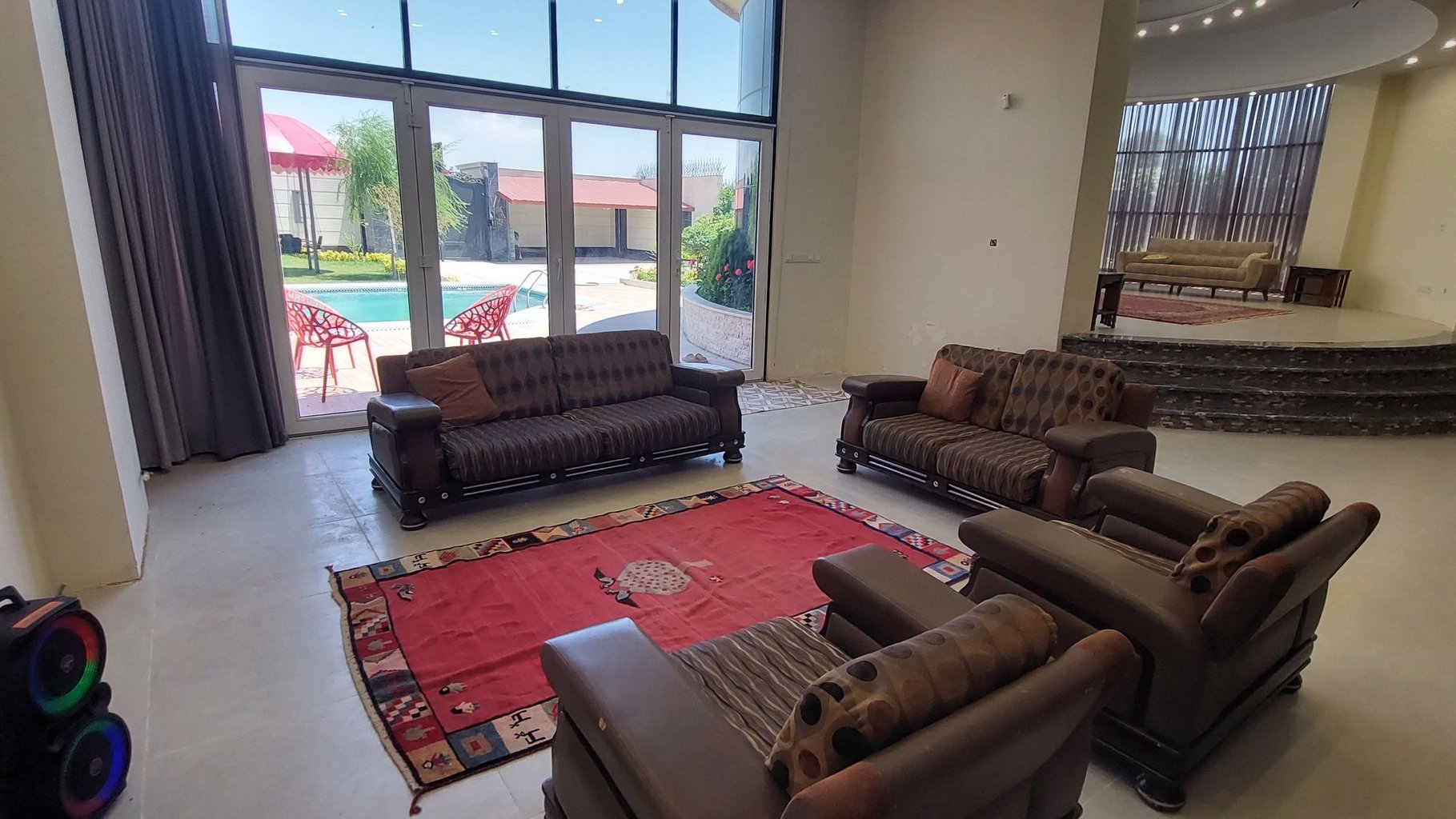 ویلا سه خوابه استخردار ستاره رستاک - نشیمن