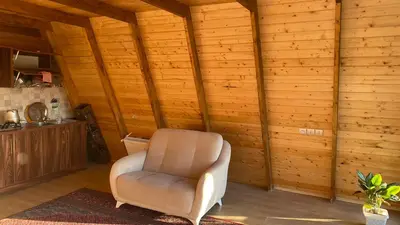 کلبه دو خوابه چوبی تاج