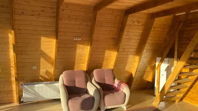 کلبه دو خوابه چوبی تاج