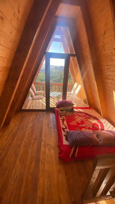 کلبه دو خوابه چوبی تاج