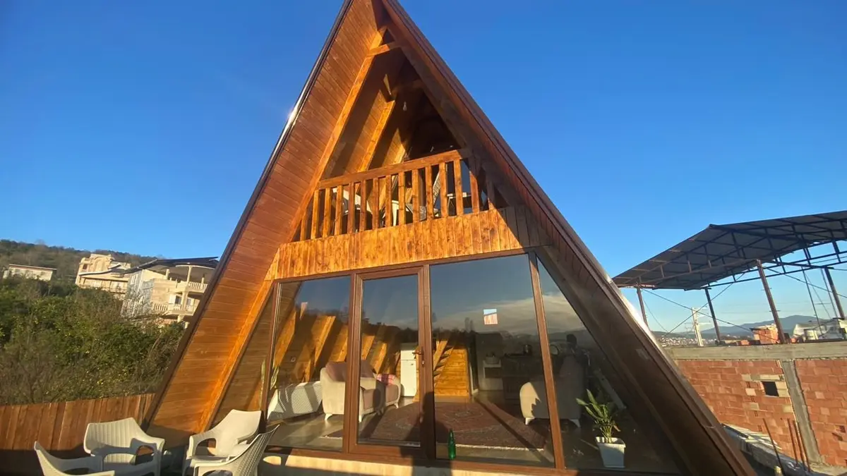 کلبه دو خوابه چوبی تاج