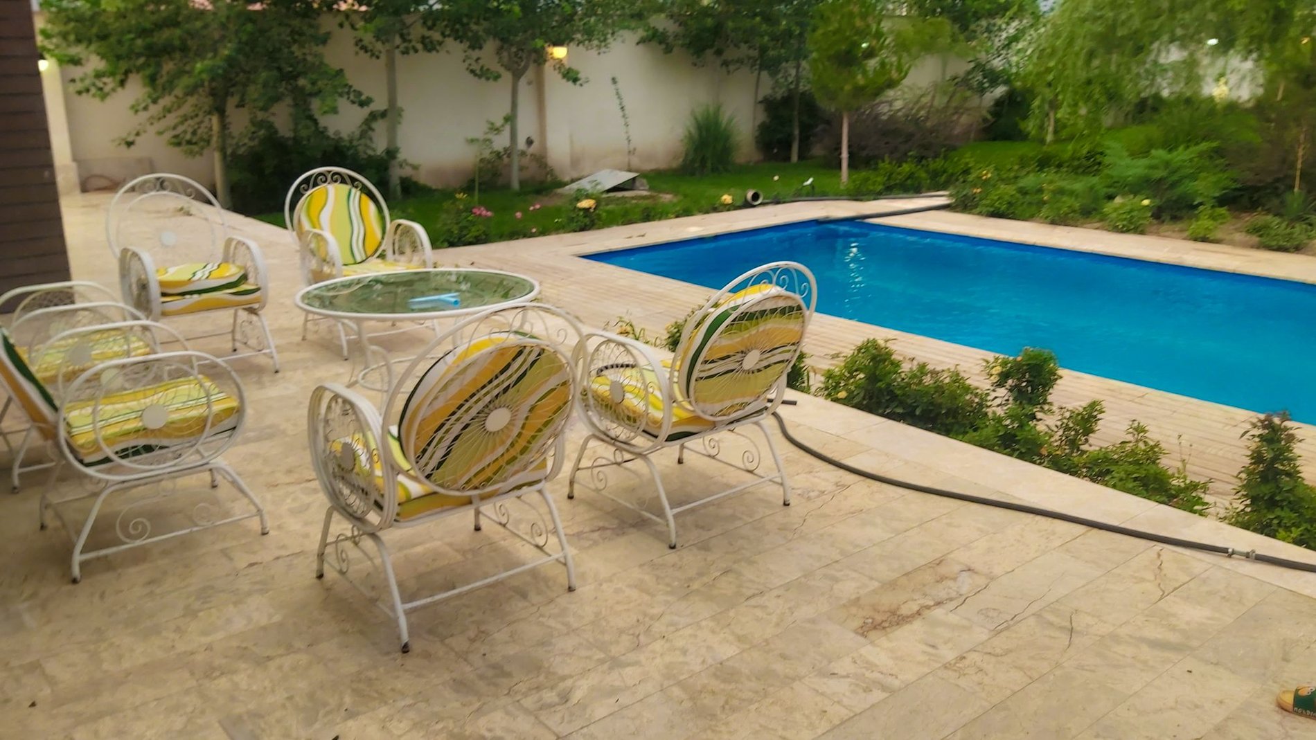 دوخوابه استخردار آبگرم آرون گاردن