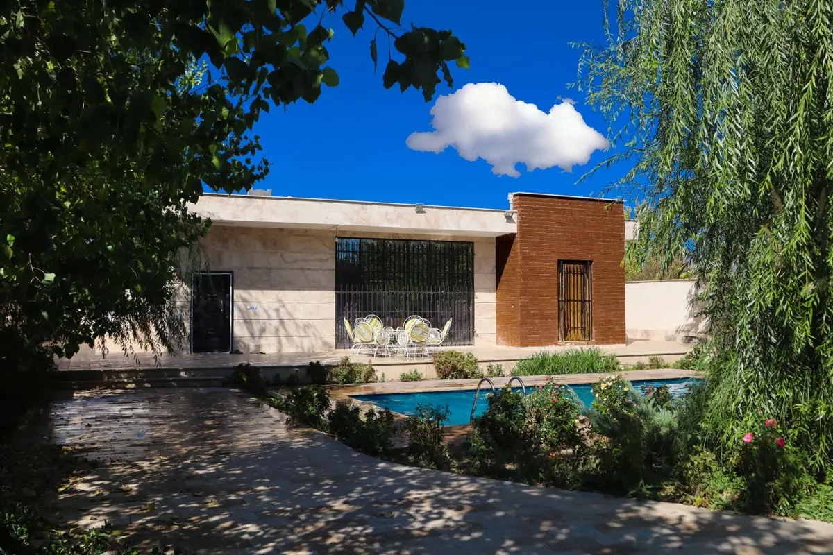 ویلا دوخوابه استخردار آبگرم آرون گاردن