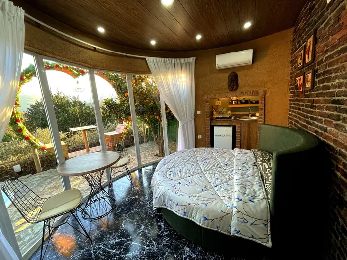 سوئیت فلت جنگلی جکوزی دار جولیکس