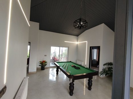 چهارخوابه استخردار آبگرم ساحلی گیو - میز بیلیارد