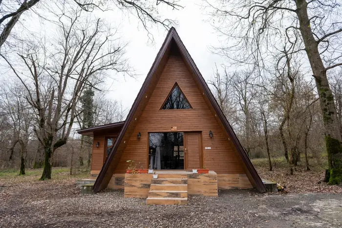 کلبه دوخوابه جنگلی سی سنگان