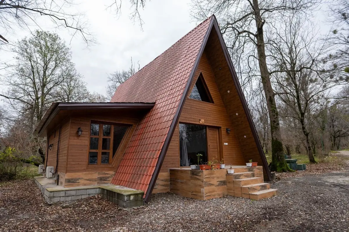 کلبه دوخوابه جنگلی سی سنگان