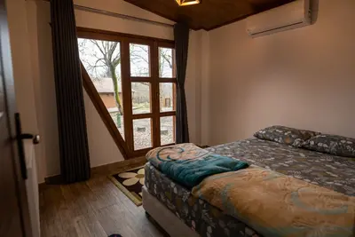 کلبه دوخوابه جنگلی سی سنگان