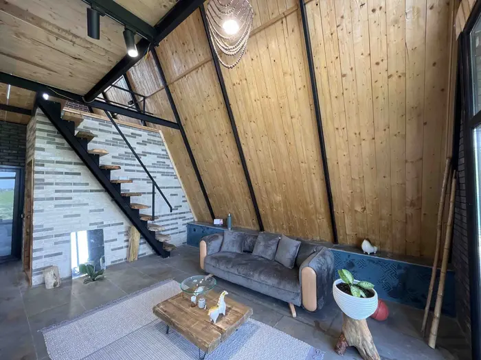 کلبه کلبه سوئیسی شالیز کُتام - پذیرایی