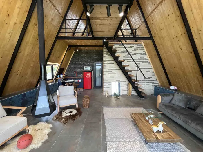 کلبه کلبه سوئیسی شالیز کُتام - پذیرایی