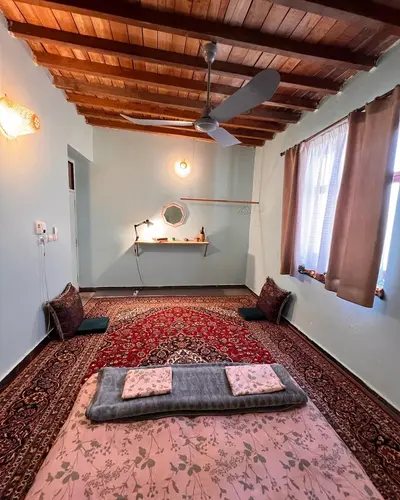 اقامتگاه سنتی خانه کلهه واحد دنج