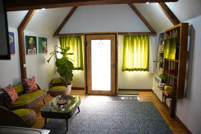 کلبه یک خوابه چوبی پدربزرگ ۲