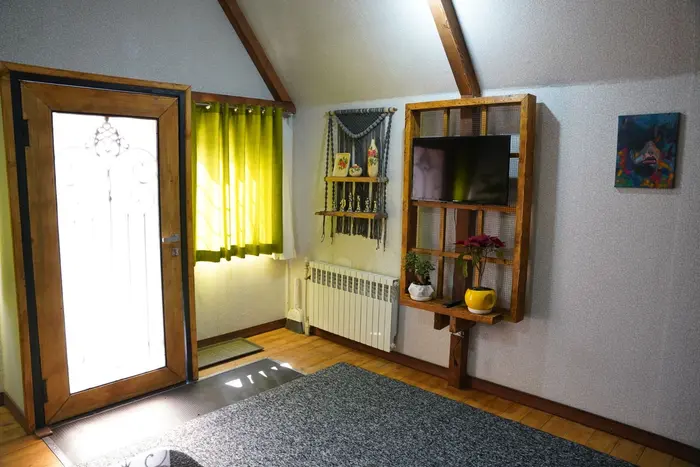 کلبه یک خوابه چوبی پدربزرگ ۲