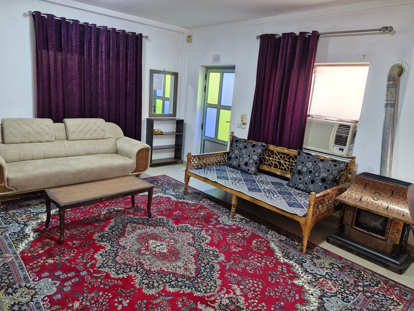 سوئیت دوخوابه ساحل هدایت 15 - تخت سنتی