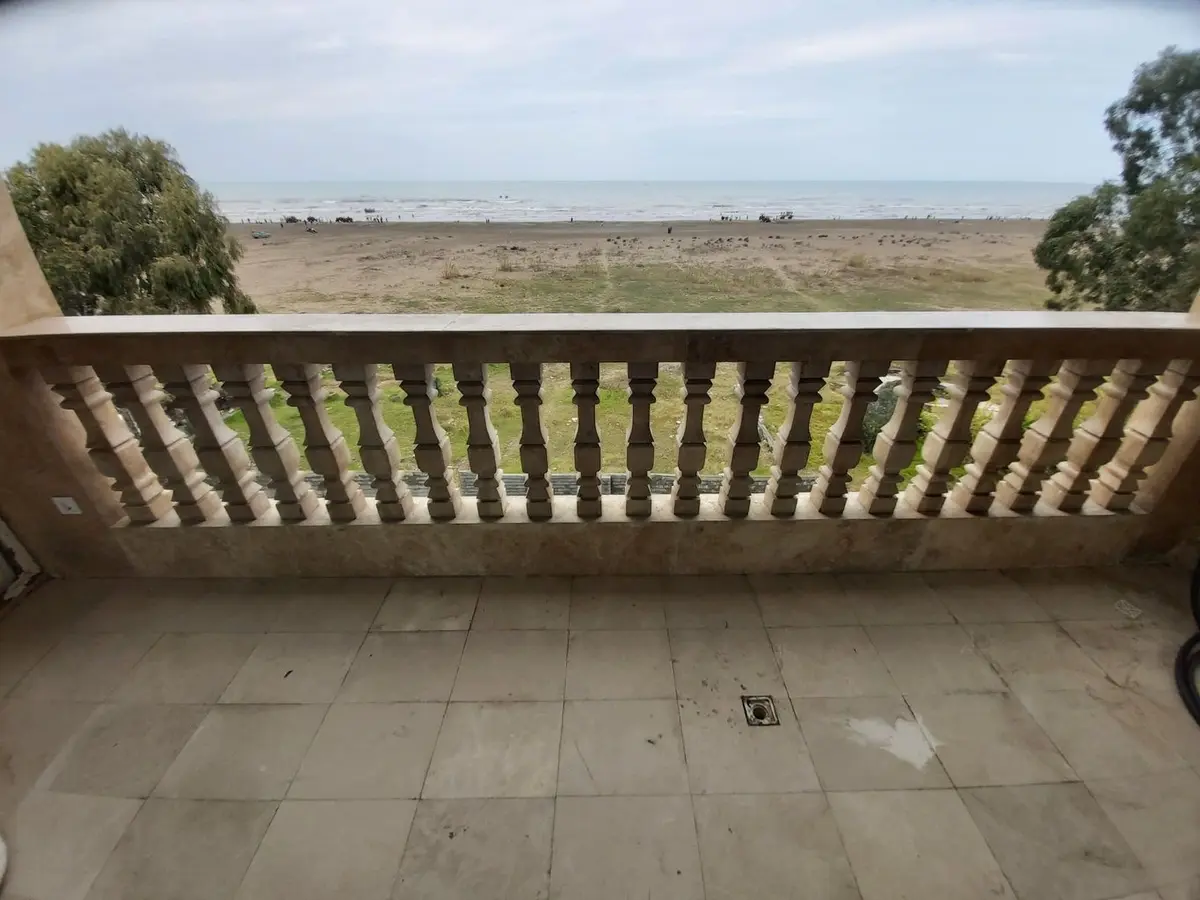 آپارتمان سه خوابه ساحلی اسحاقی 1 - بالکن و چشم انداز دریا