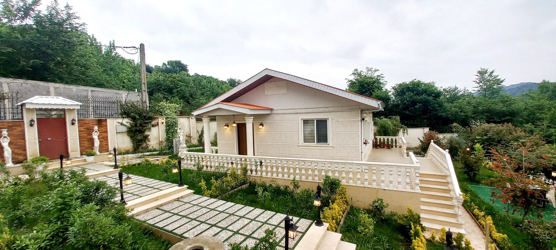 ویلا یک خوابه جنگلی پنج ستاره