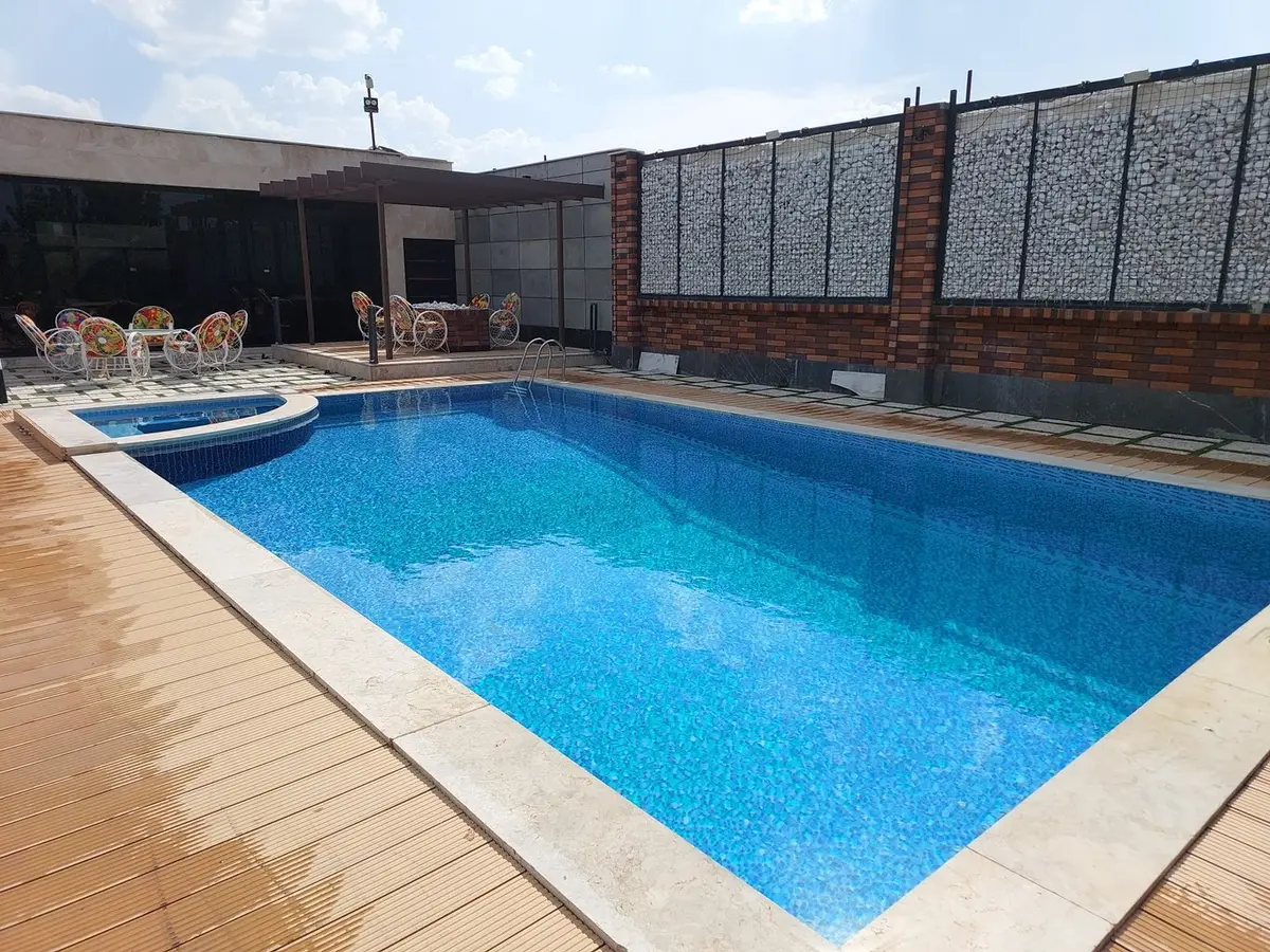 دوخوابه استخردار آبگرم خوشنام - استخر و جکوزی