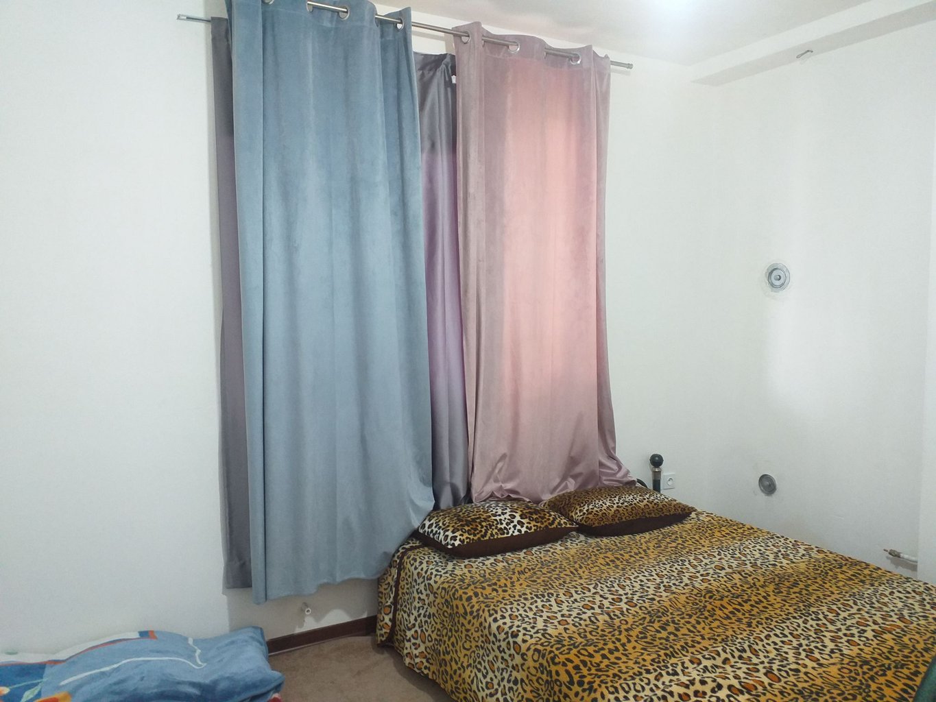 یک خوابه حاتم - اتاق خواب