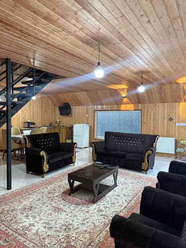 کلبه دو خوابه سوئیسی اورا - انتخاب عنوان تصویر