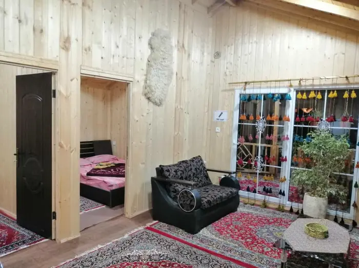 کلبه دوخوابه چوبی غلامی - حال پذیرایی