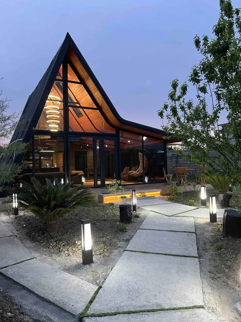 کلبه دو خوابه سوییسی مدرن - انتخاب عنوان تصویر