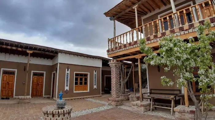 اقامتگاه سنتی سلطان میدان - واحد بالا نشین