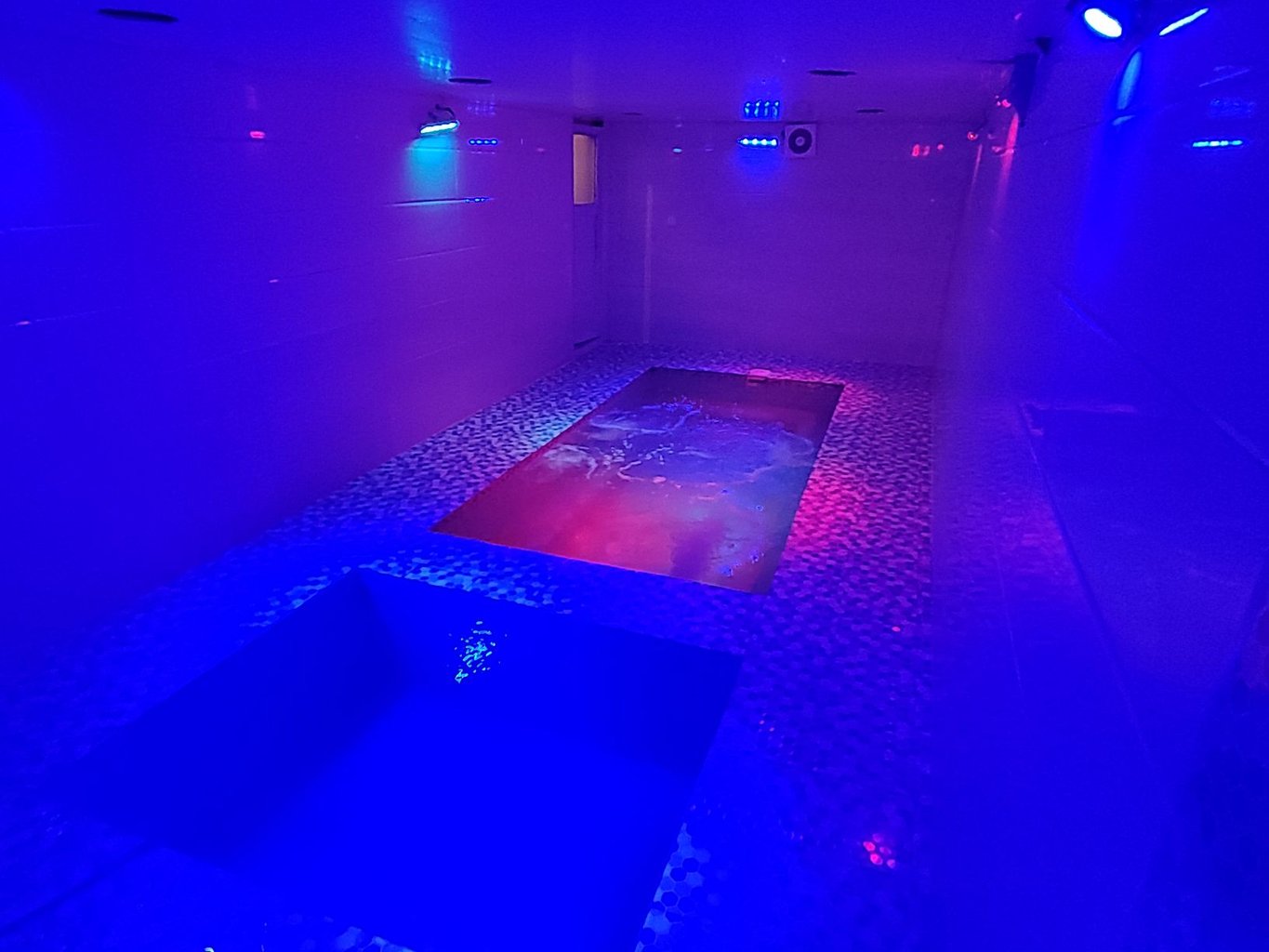 دوخوابه استخردار آبگرم مروارید فرح آباد