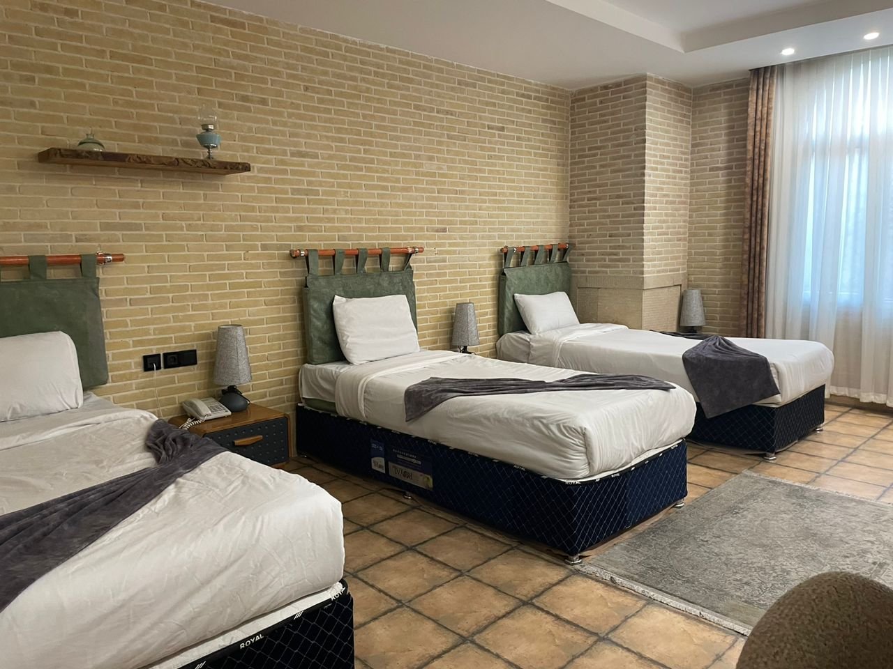 اقامتگاه سنتی هفت دری - واحد گل بانو 102