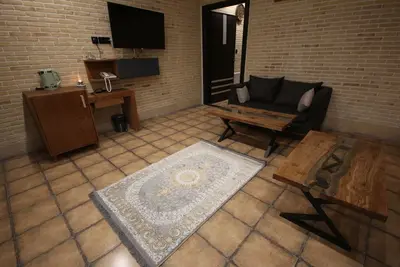 اقامتگاه سنتی هفت دری - واحد زرین بانو 106