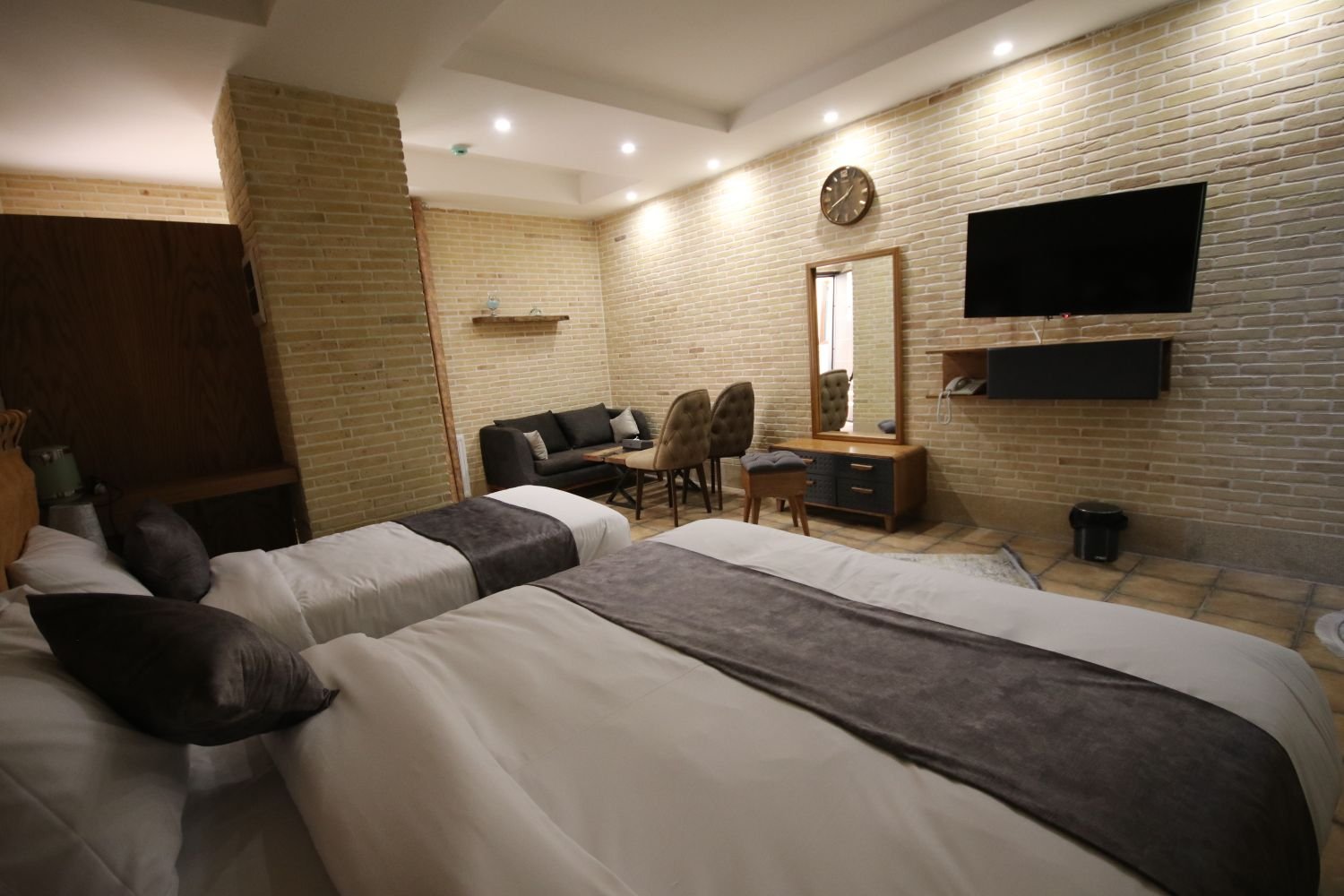 اقامتگاه سنتی هفت دری - واحد آذر بانو 107