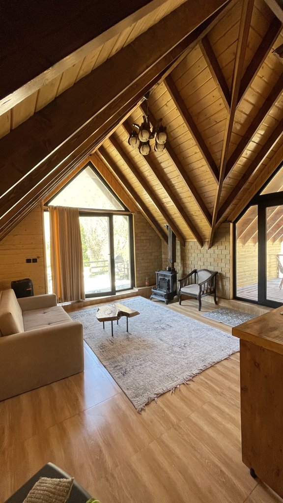 کلبه یک خوابه سوئیسی جکوزی دار جنگلی آرامش