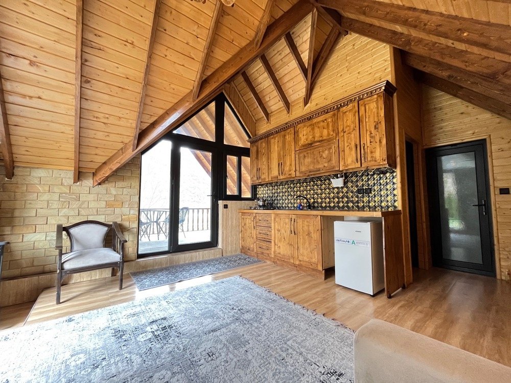 کلبه یک خوابه سوئیسی جکوزی دار جنگلی آرامش