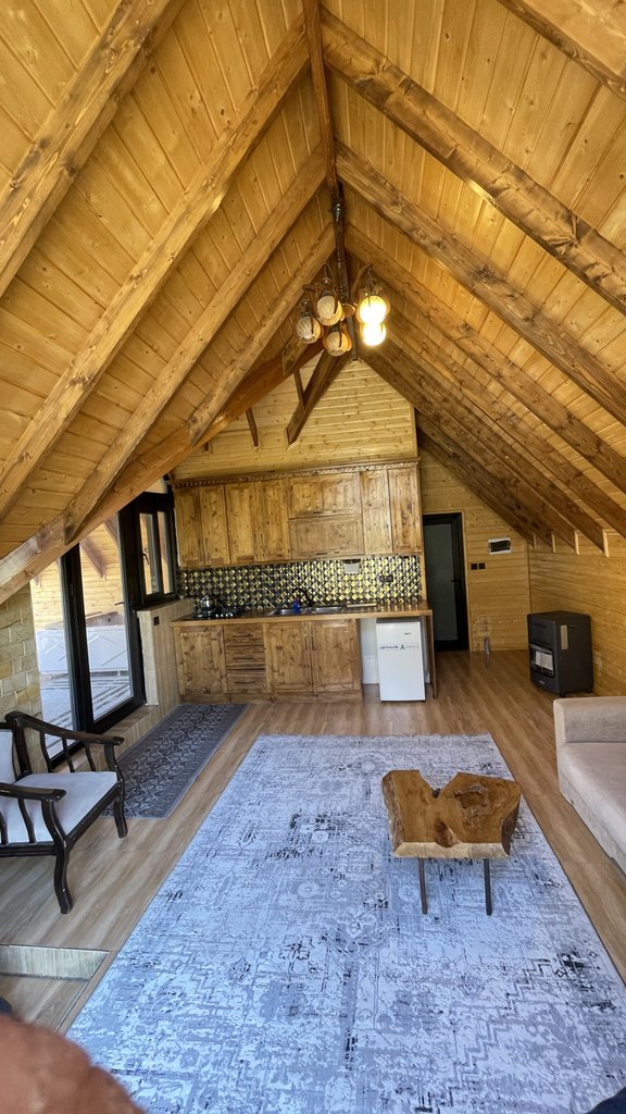 کلبه یک خوابه سوئیسی جکوزی دار جنگلی آرامش