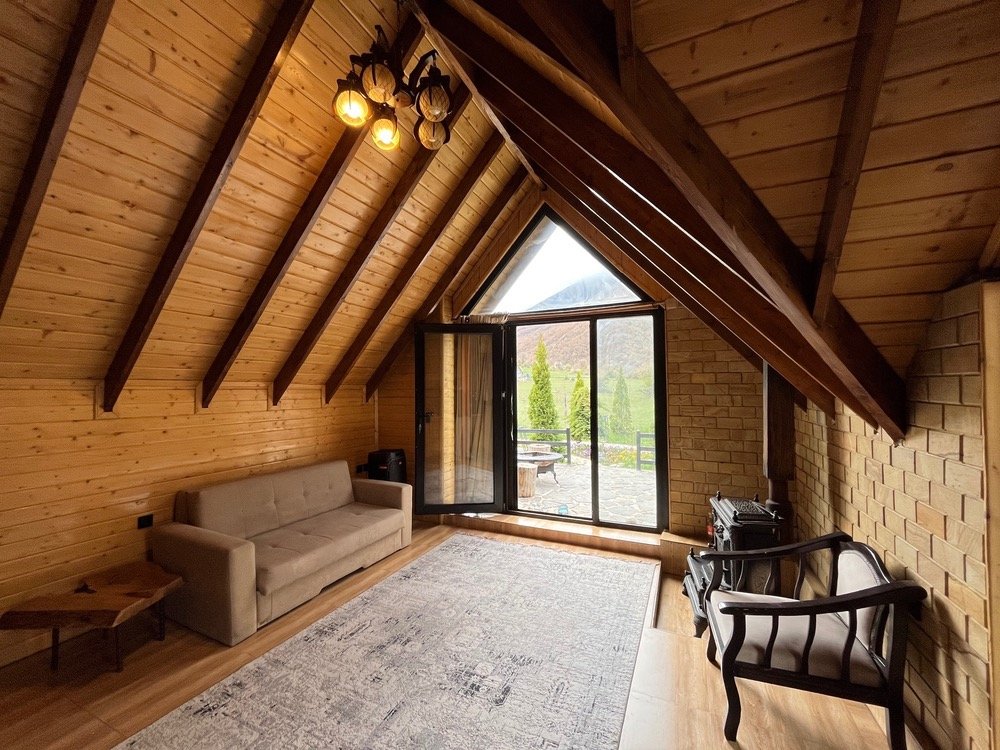 کلبه یک خوابه سوئیسی جکوزی دار جنگلی آرامش