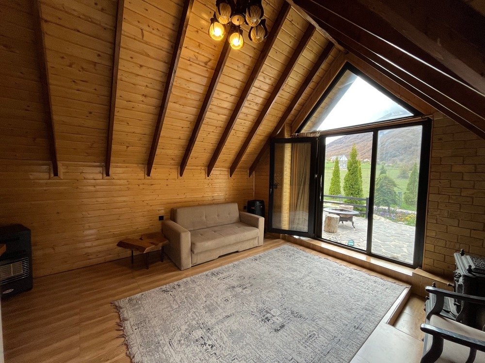 کلبه یک خوابه سوئیسی جکوزی دار جنگلی آرامش