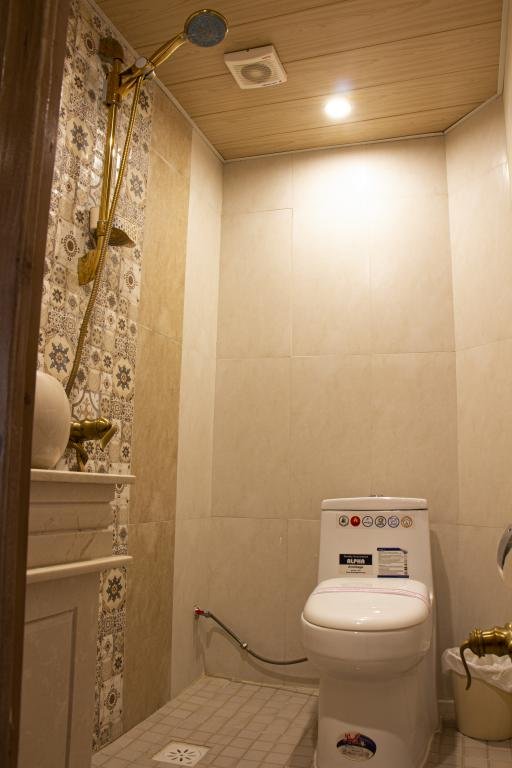 عمارت قوام الملک - واحد گیسو