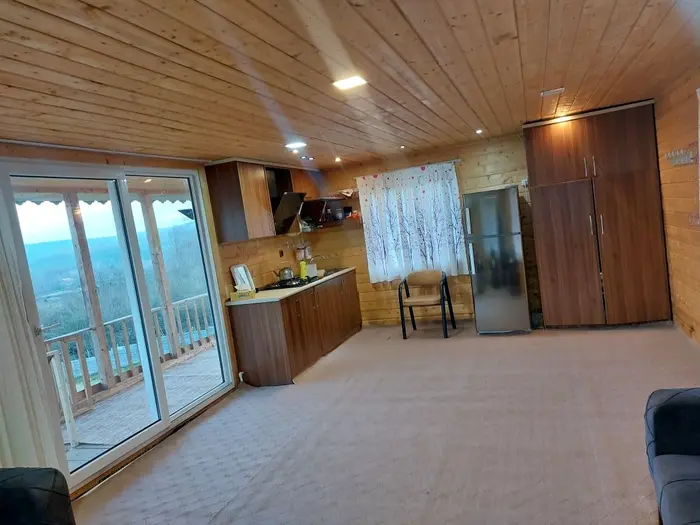 کلبه یک خوابه چوبی سنتی اقاقیا