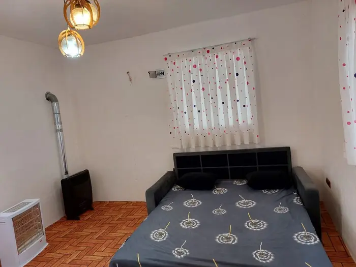 کلبه یک خوابه چوبی سنتی اقاقیا